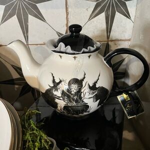 Potters studio Black and White Ceramic Teapot